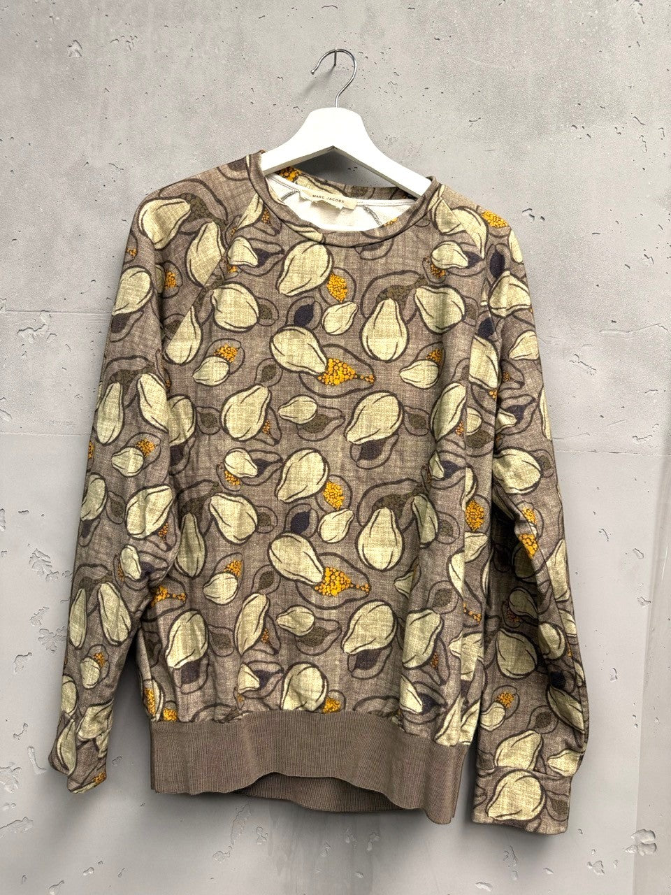 BERLIN VINTAGE CORNER Marc Jacobs brown, beige, and yellow abstract print crewneck sweatshirt with ribbed cuffs and hem.