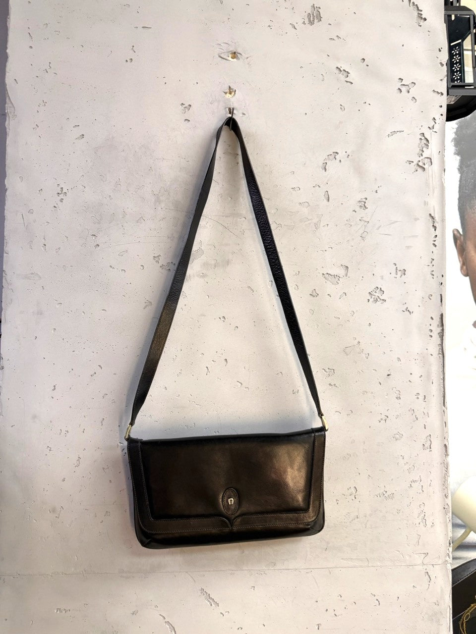 Aigner Black Leather Shoulder Bag with Logo Clasp