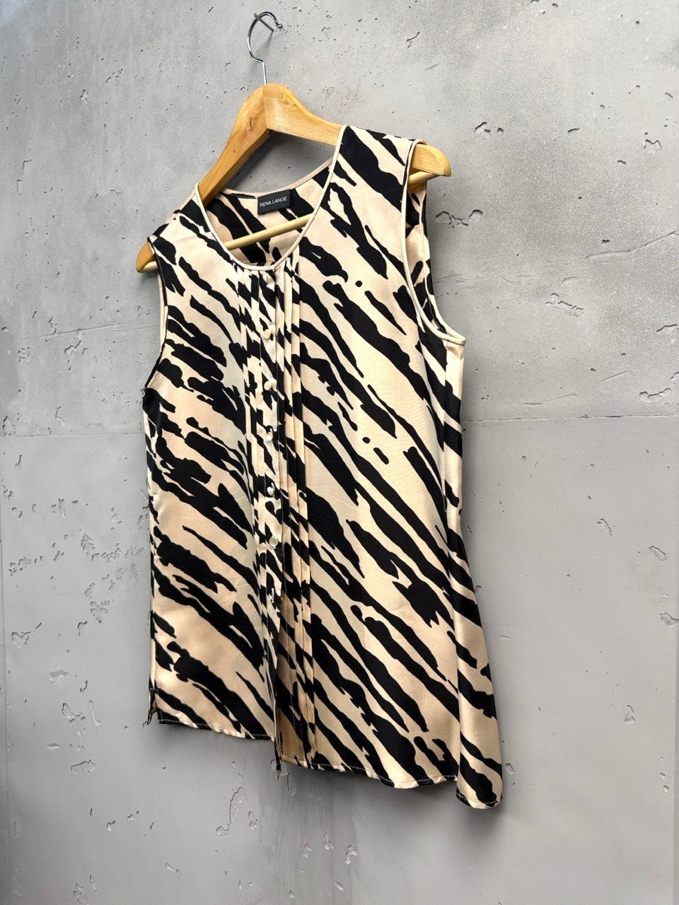 BERLIN VINTAGE CORNER sleeveless black and beige animal print silk blend blouse with pintuck detailing.