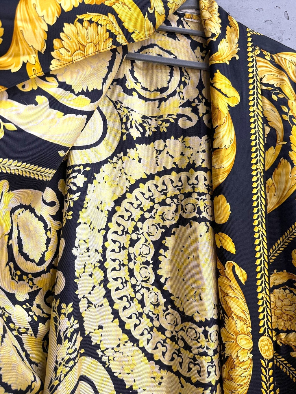 BERLIN VINTAGE CORNER long kimono robe featuring a bold black and gold ornate baroque print with intricate patterns.