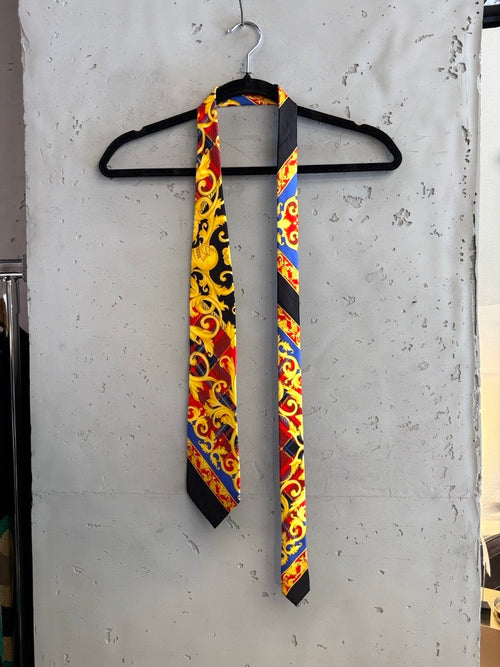 BERLIN VINTAGE CORNER skinny tie with baroque pattern in gold, red, blue, and black silk.