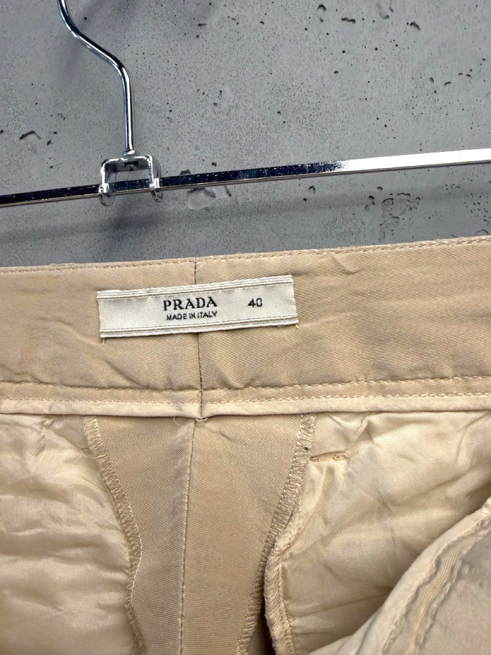 BERLIN VINTAGE CORNER beige corduroy cropped trousers with cuffed hem and pocket detailing.