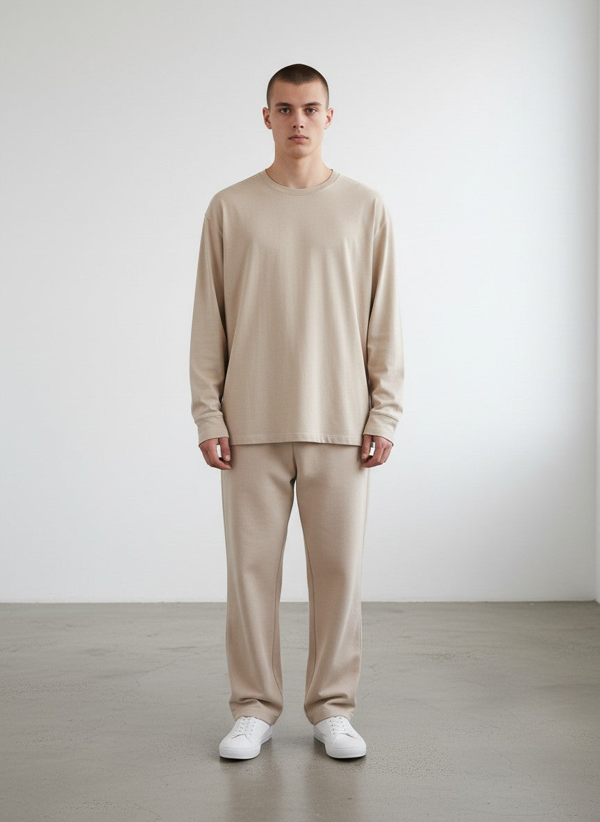 BERLIN VINTAGE CORNER beige cotton long sleeve t-shirt with crew neck and subtle side vents.