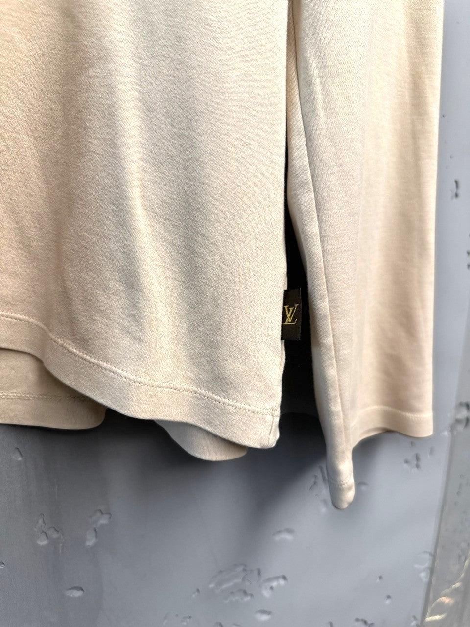 BERLIN VINTAGE CORNER beige cotton long sleeve t-shirt with Louis Vuitton label detail