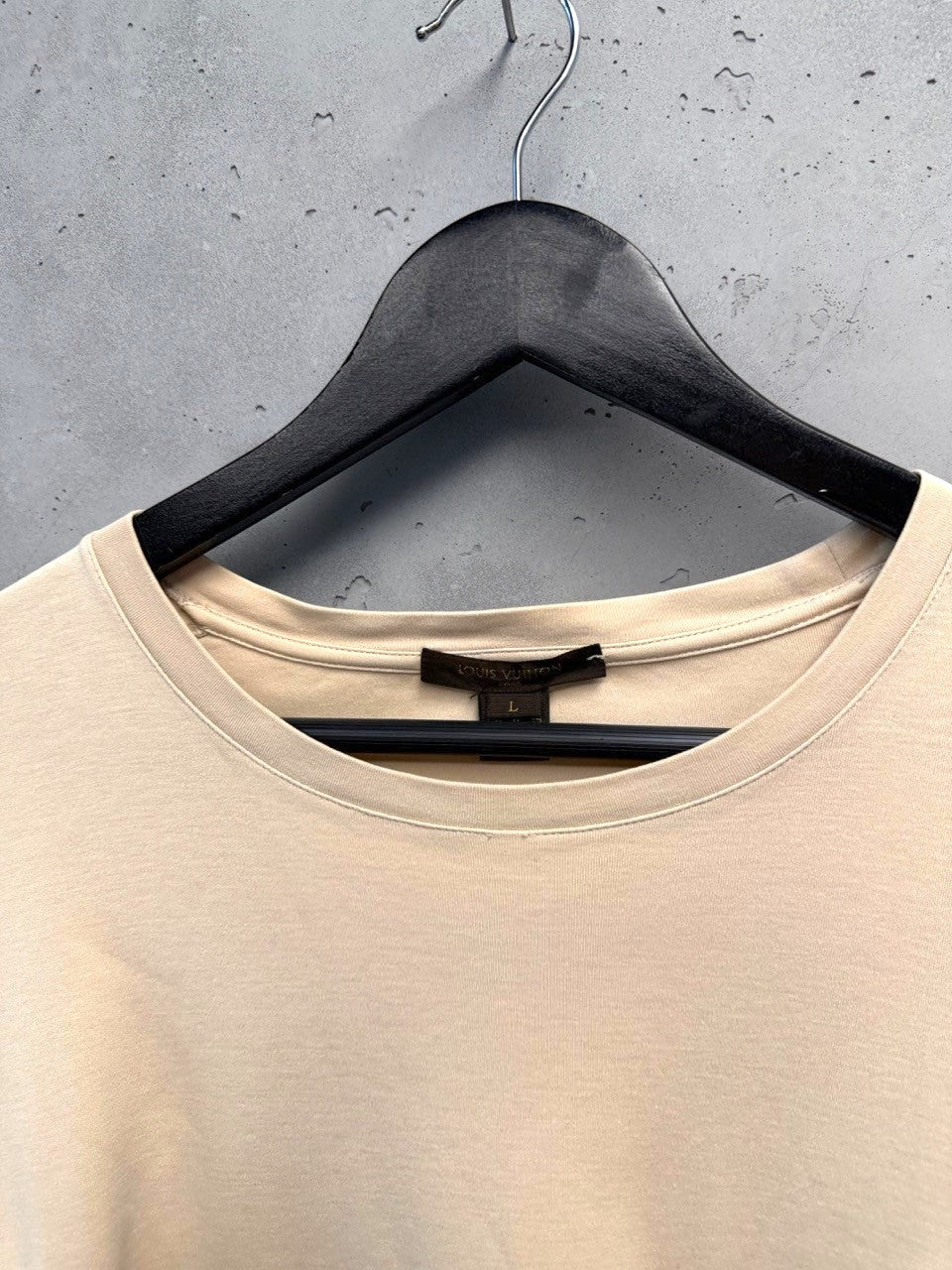 BERLIN VINTAGE CORNER beige cotton Louis Vuitton long sleeve t-shirt with crew neck and label detail.