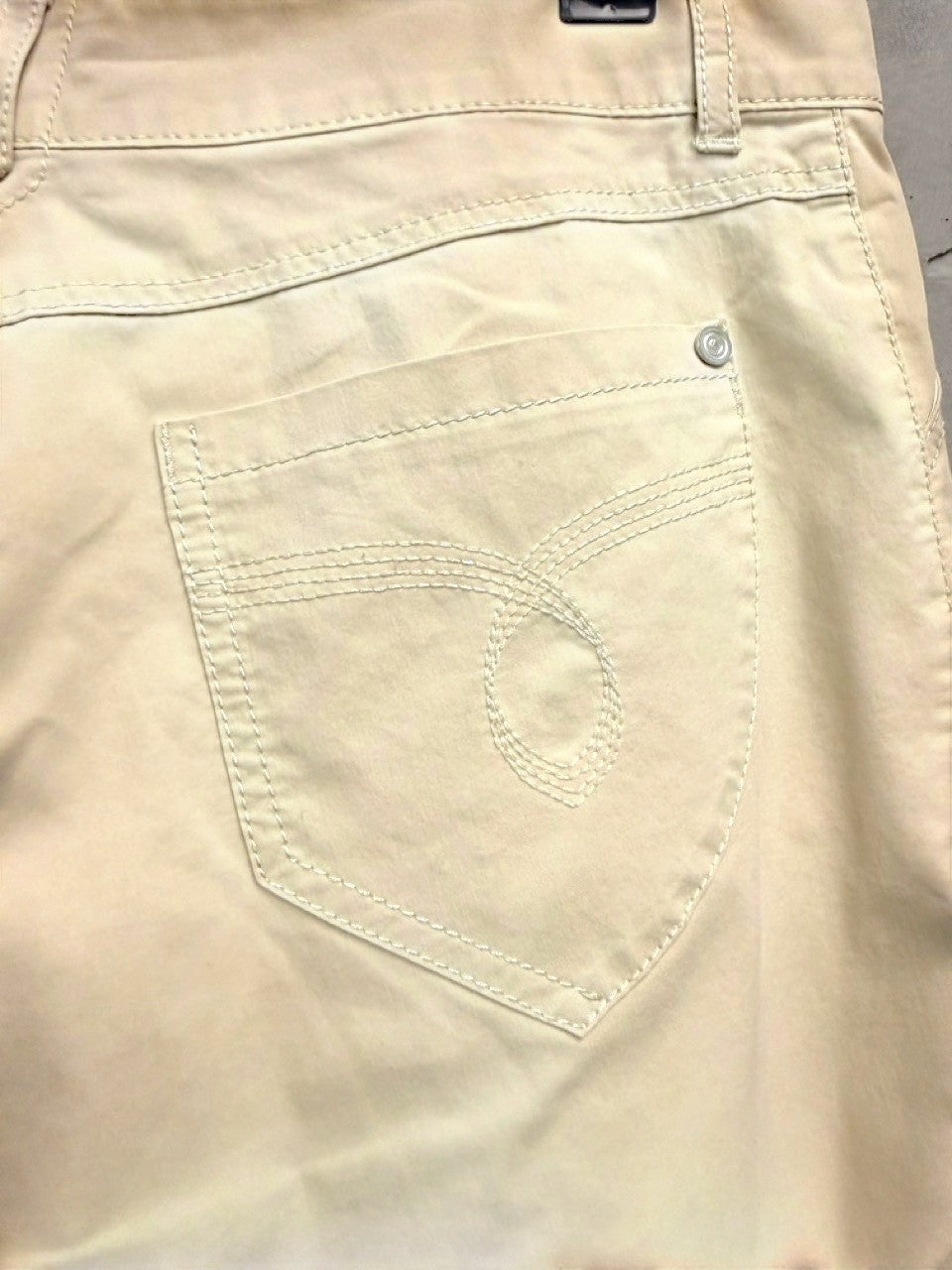BERLIN VINTAGE CORNER women's beige cotton blend cropped trousers with five-pocket design and decorative stitching.