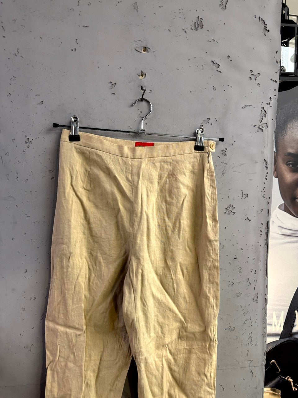 BERLIN VINTAGE CORNER beige linen blend straight-leg trousers with high waist and button closure.