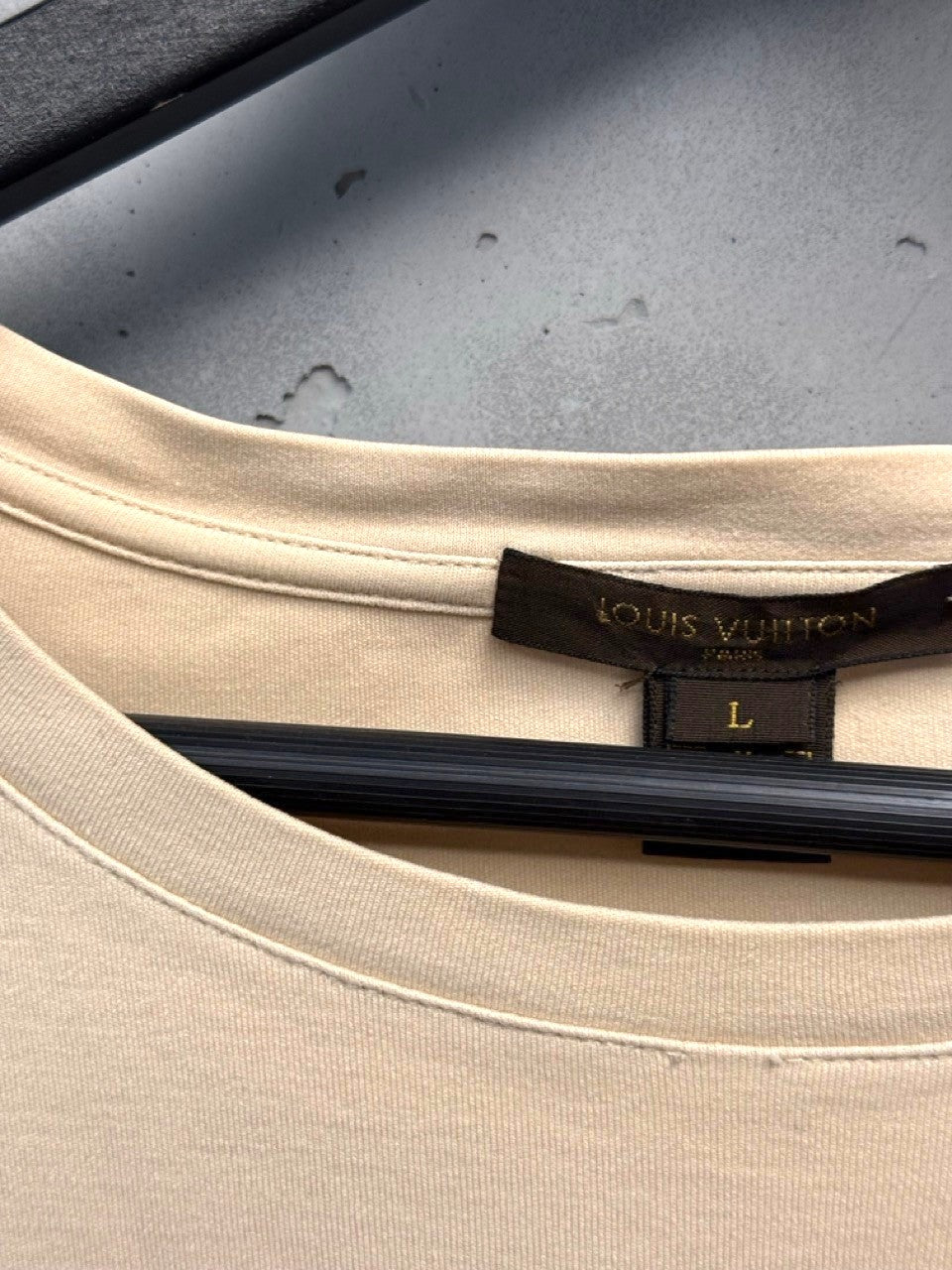 BERLIN VINTAGE CORNER beige cotton Louis Vuitton long sleeve t-shirt with crew neck and size L label.