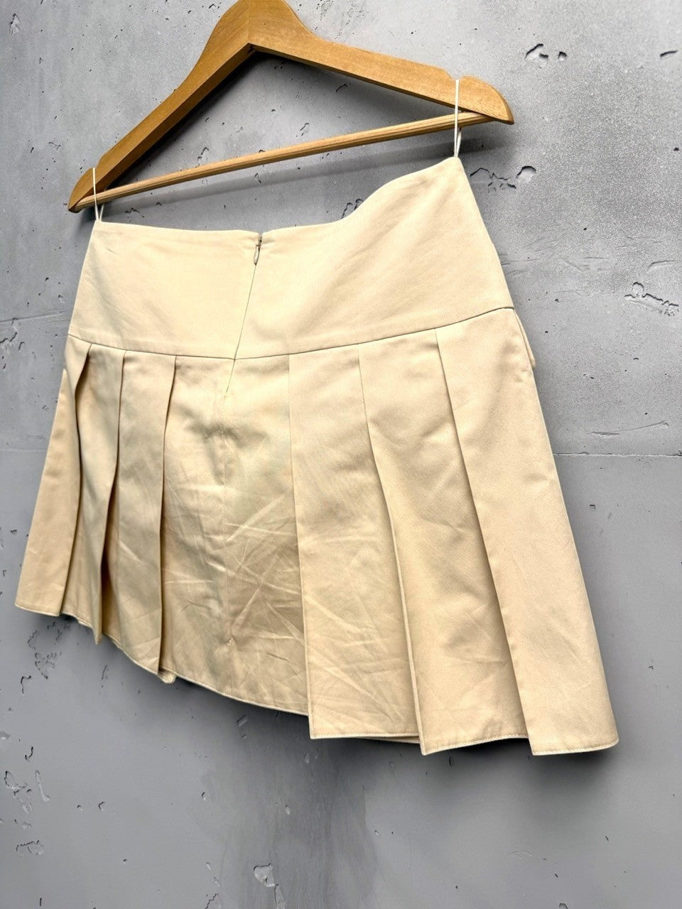 BERLIN VINTAGE CORNER beige A-line mini skirt with pleats and pocket detail, cotton blend
