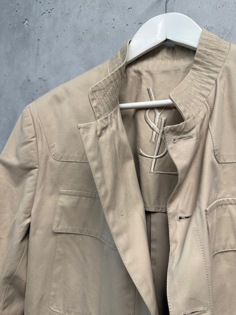 BERLIN VINTAGE CORNER beige cotton blend safari jacket with YSL logo, textured collar, and multiple pockets.
