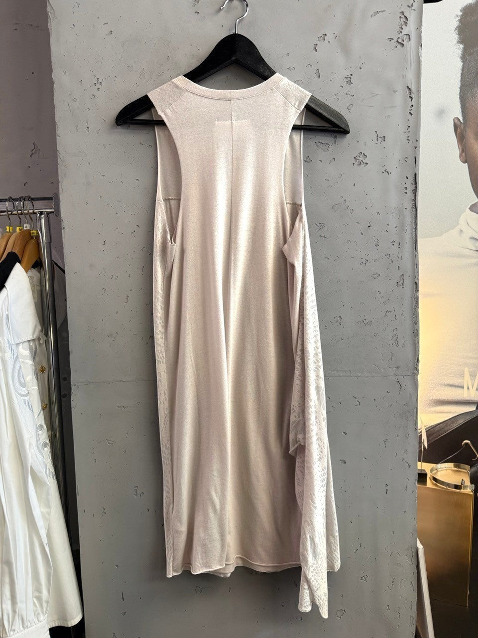 BERLIN VINTAGE CORNER beige sleeveless V-neck dress with lace detailing on one side