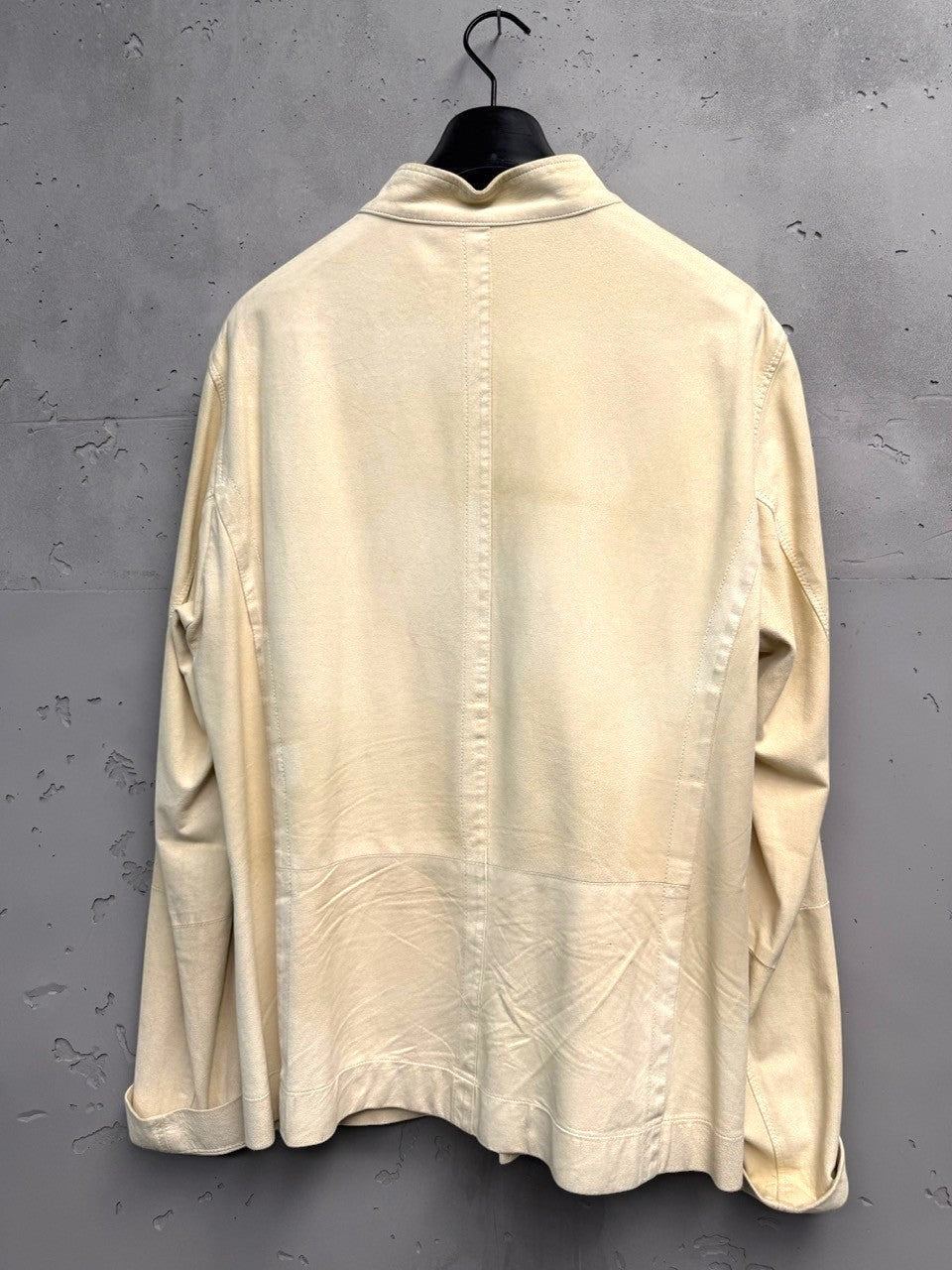 BERLIN VINTAGE CORNER beige suede safari jacket with band collar and button-down front, perfect for layering.