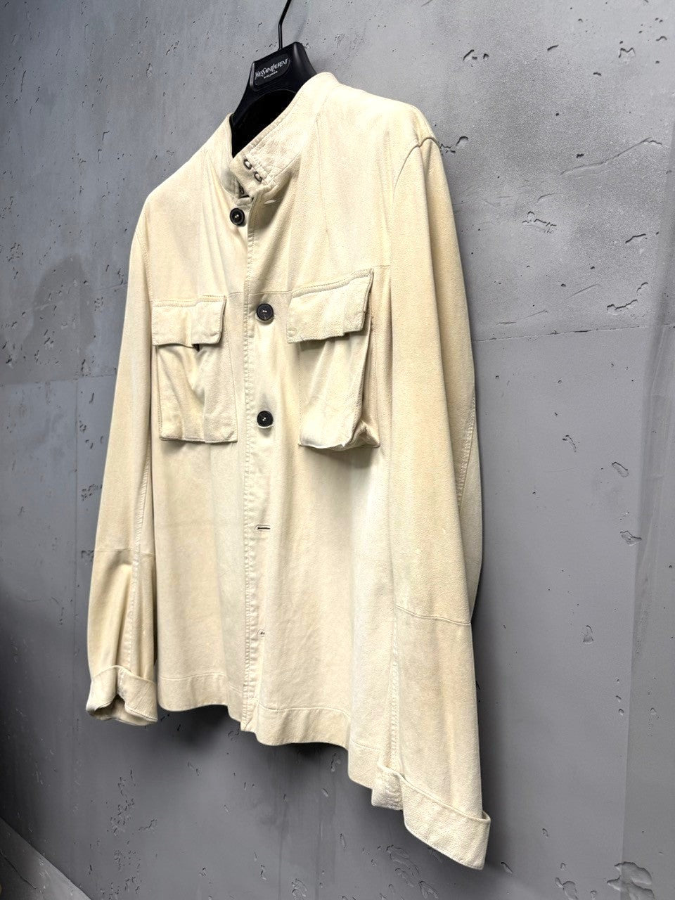 BERLIN VINTAGE CORNER beige suede safari jacket with band collar, two chest pockets, and button-down front.