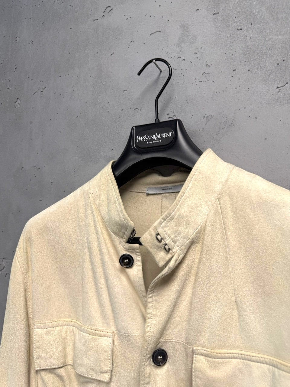 BERLIN VINTAGE CORNER beige suede shirt jacket with band collar, two chest pockets, and button-down front.