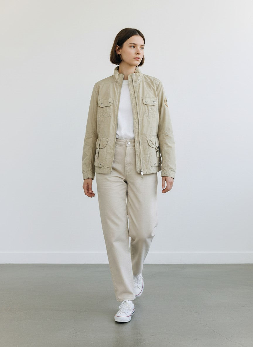 BERLIN VINTAGE CORNER beige lightweight utility jacket with multiple cargo pockets, stand-up collar, and zip closure.
