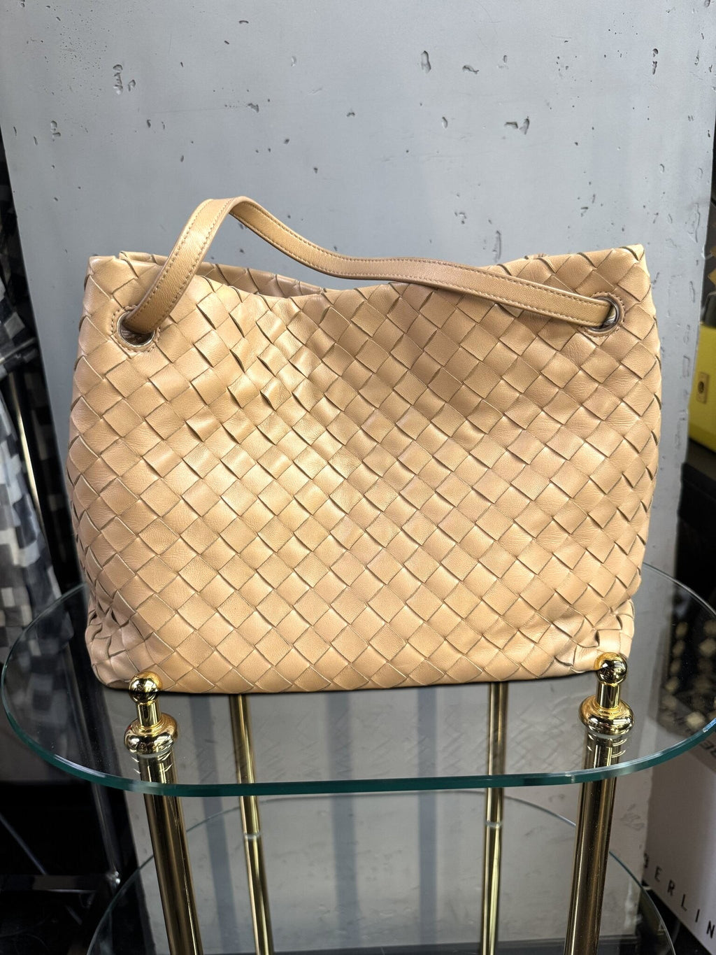 BERLIN VINTAGE CORNER beige Bottega Veneta woven leather shoulder bag with iconic intrecciato weave and slouchy design