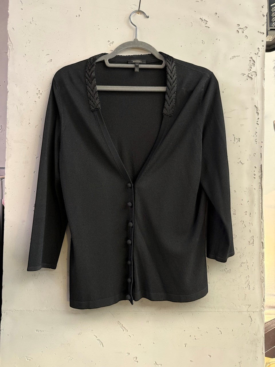 BERLIN VINTAGE CORNER black fine knit cardigan with braided neckline detail and three-quarter sleeves.