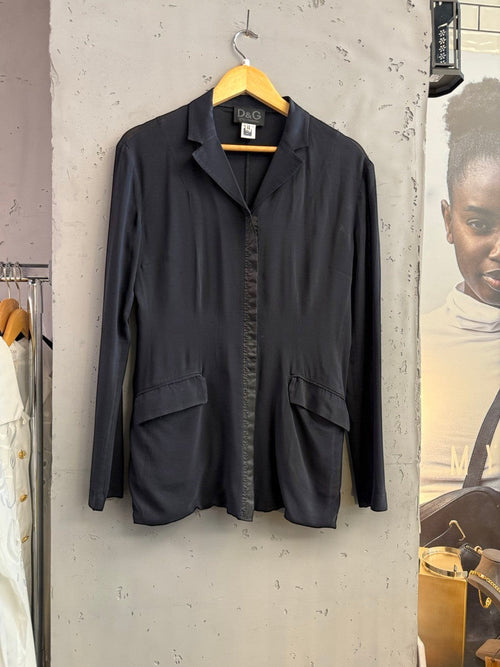 BERLIN VINTAGE CORNER black D&G long sleeve blazer with notched lapel and two front flap pockets.