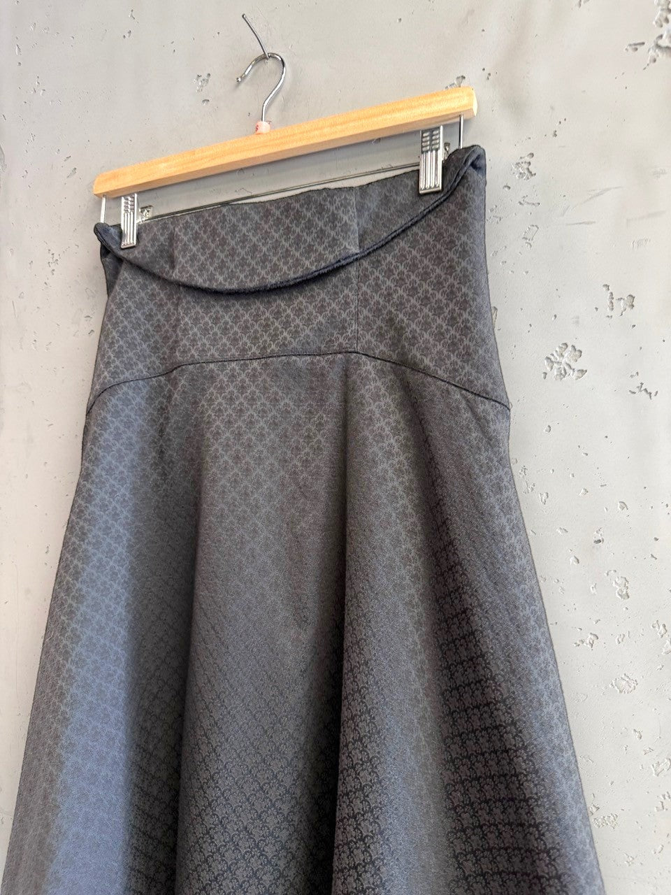 BERLIN VINTAGE CORNER black A-line skirt with geometric jacquard pattern and concealed zipper.