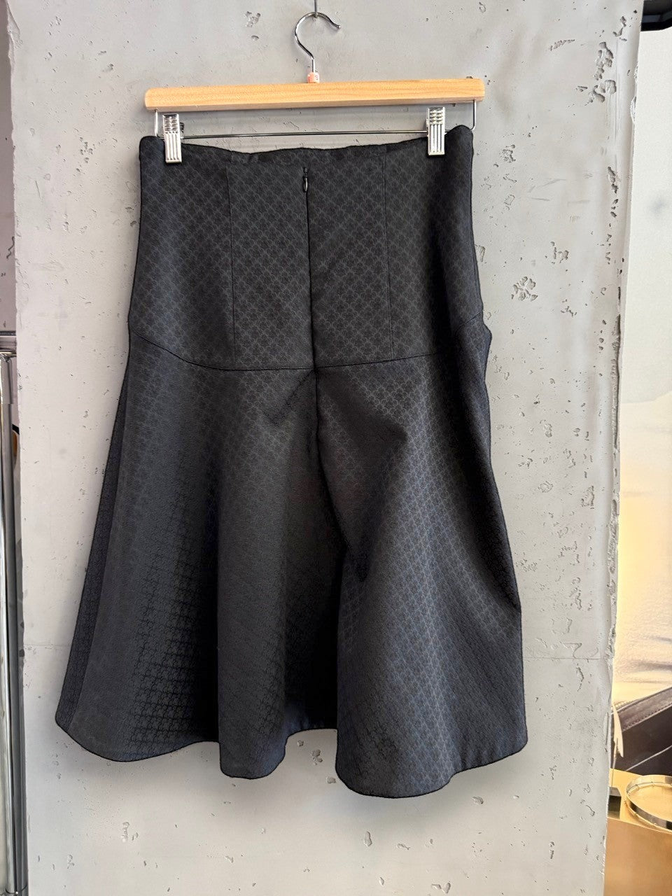 BERLIN VINTAGE CORNER black A-line jacquard skirt with geometric pattern and concealed zipper.