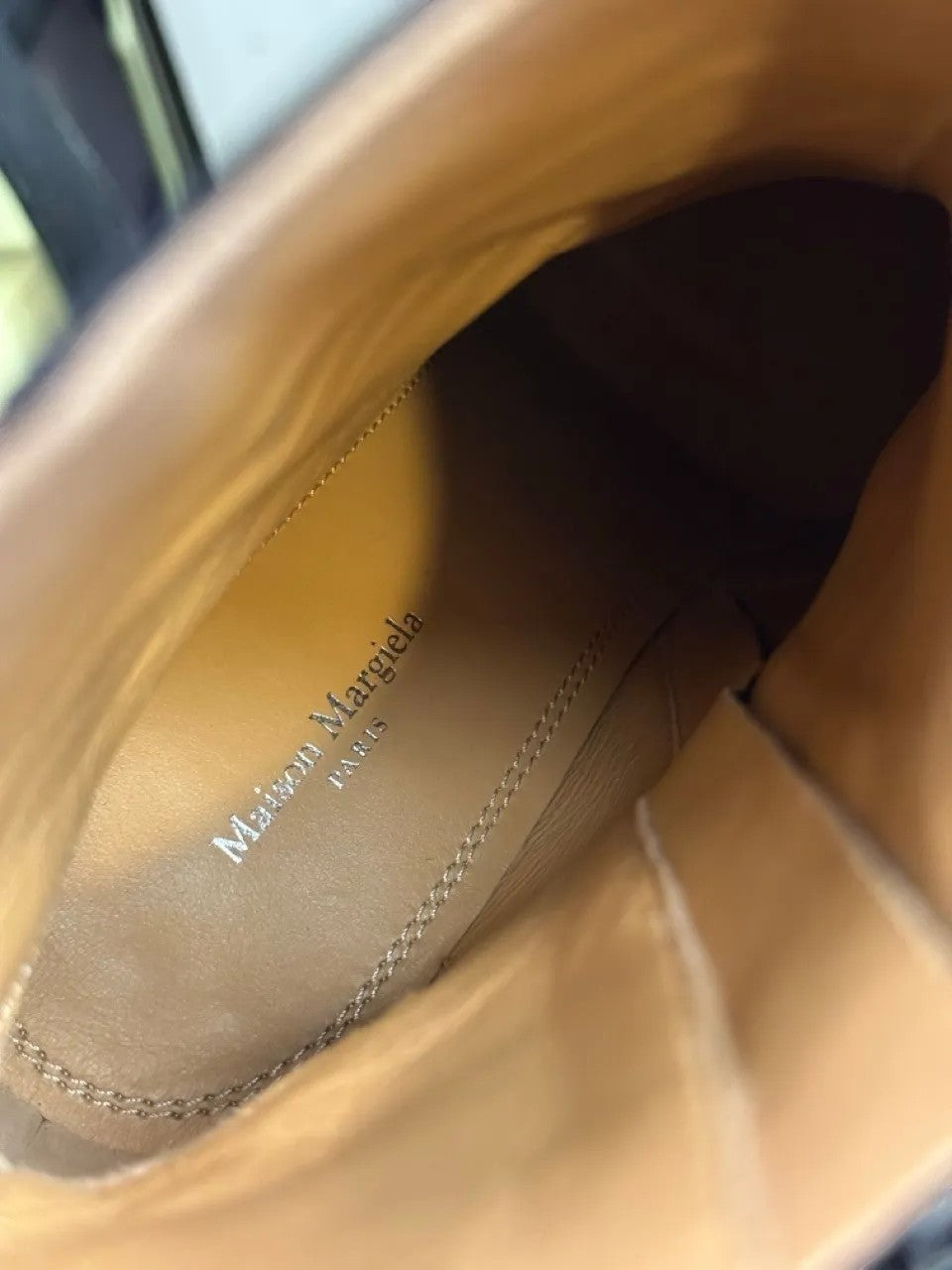 BERLIN VINTAGE CORNER black leather ankle boots with square toe and block heel, tan leather heel detail.