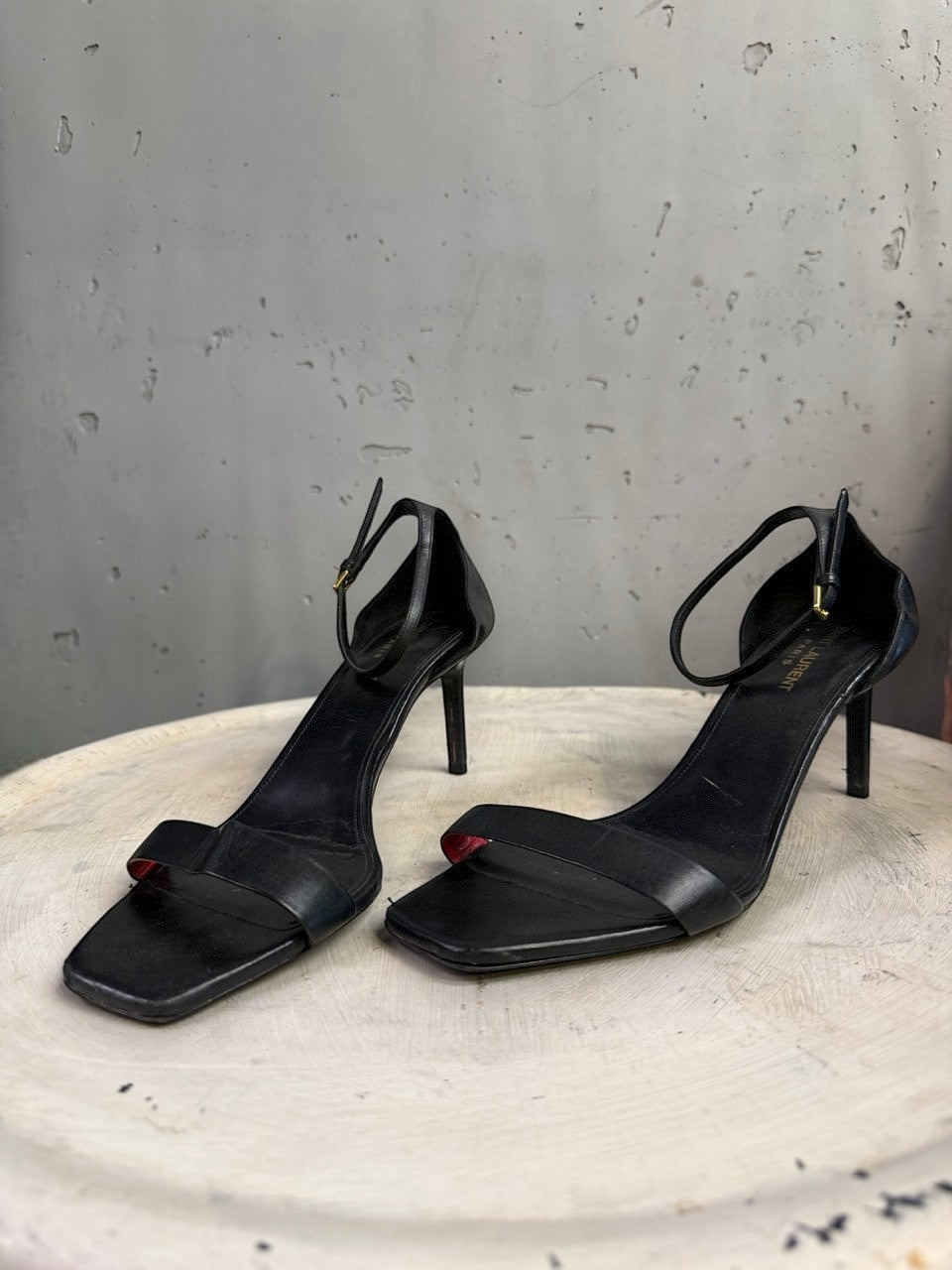 BERLIN VINTAGE CORNER black leather heeled sandals with ankle straps and square toe