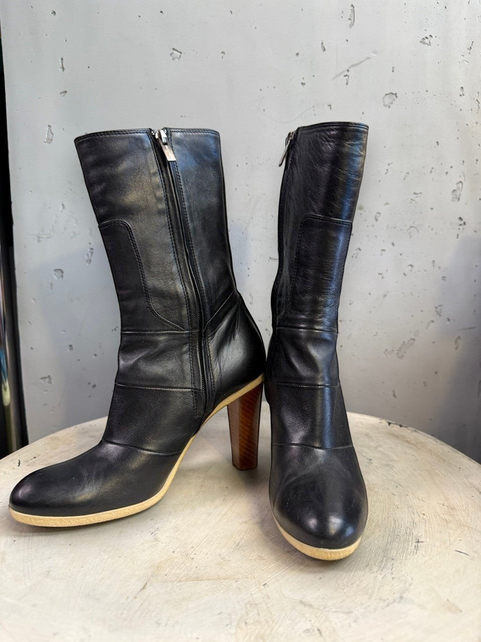 BERLIN VINTAGE CORNER black leather mid-calf boots with pointed toe, side zipper, and wooden block heel.