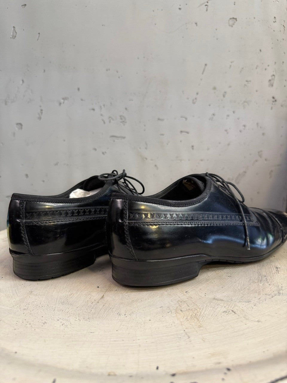 BERLIN VINTAGE CORNER black polished leather dress shoes with lace-up closure and stitched detailing.