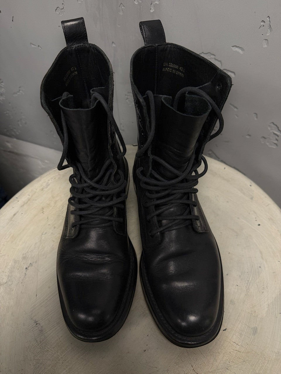 BERLIN VINTAGE CORNER black leather lace-up boots with robust sole and adjustable fit.