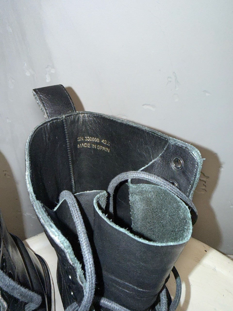 BERLIN VINTAGE CORNER black leather lace-up boots with a pull tab and visible size 42.5.