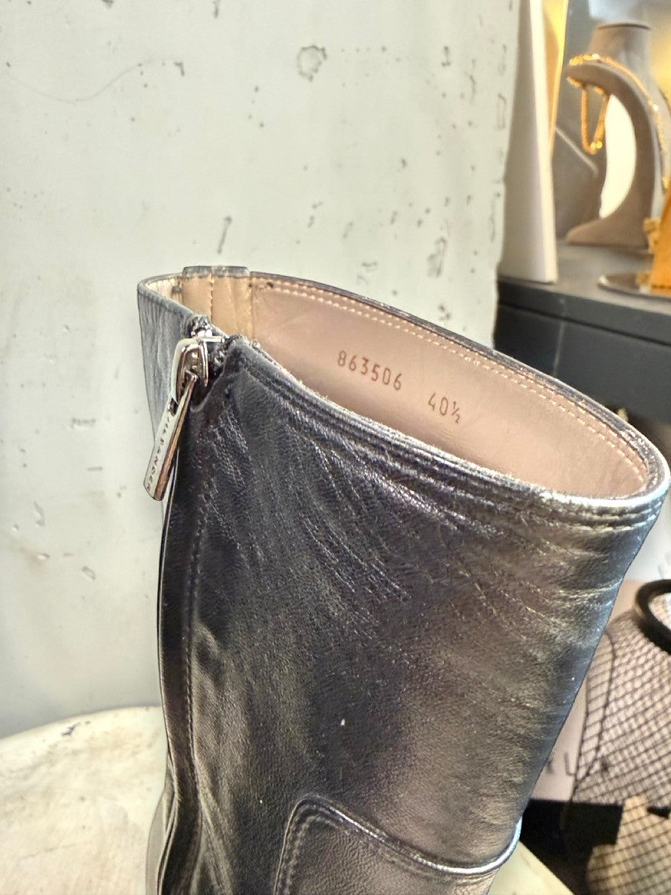 BERLIN VINTAGE CORNER black leather mid-calf boots with side zipper and wooden block heel.