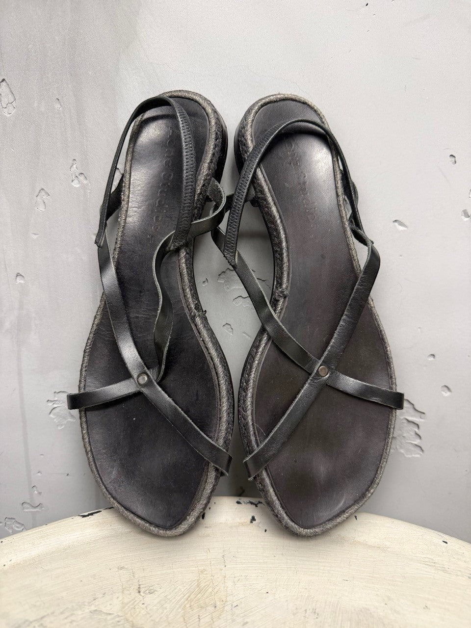 BERLIN VINTAGE CORNER black leather strappy flat sandals with crisscross straps and jute-wrapped midsole.