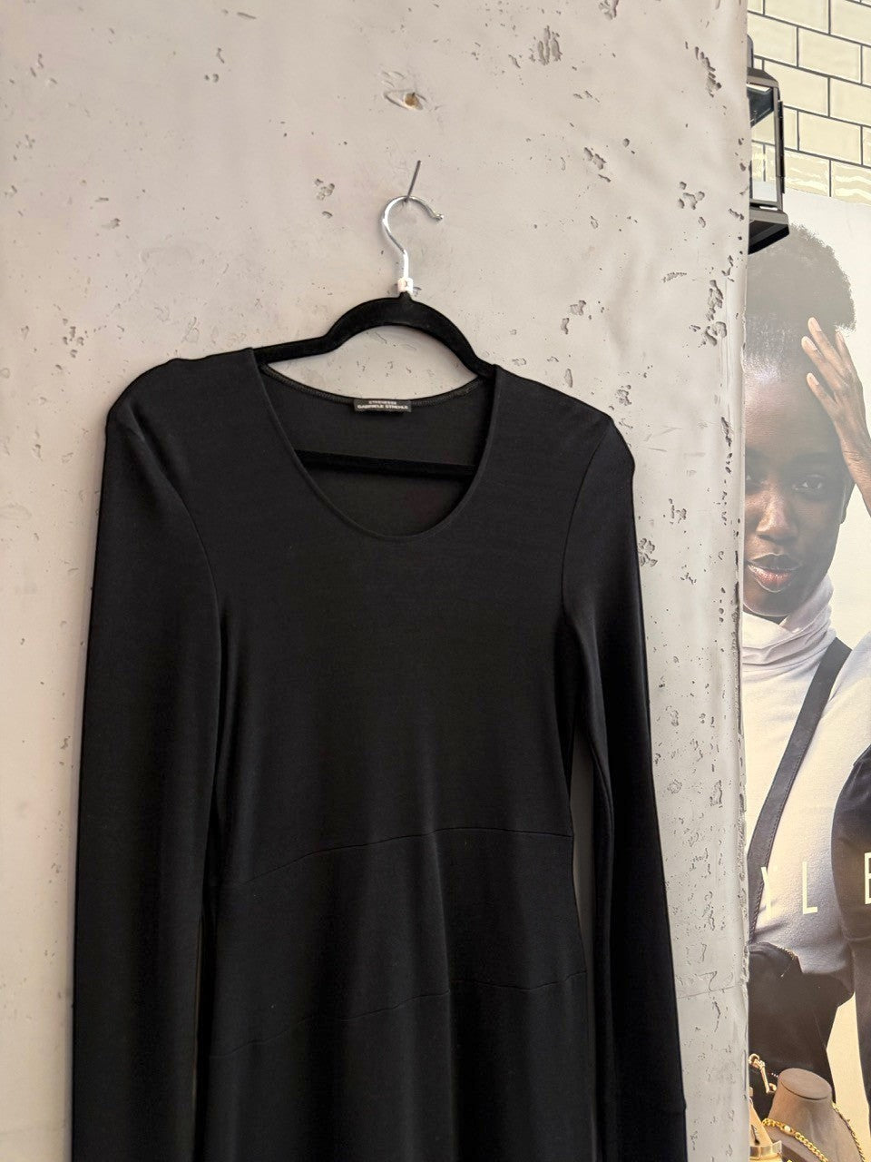 BERLIN VINTAGE CORNER black long sleeve knit midi dress with scoop neckline