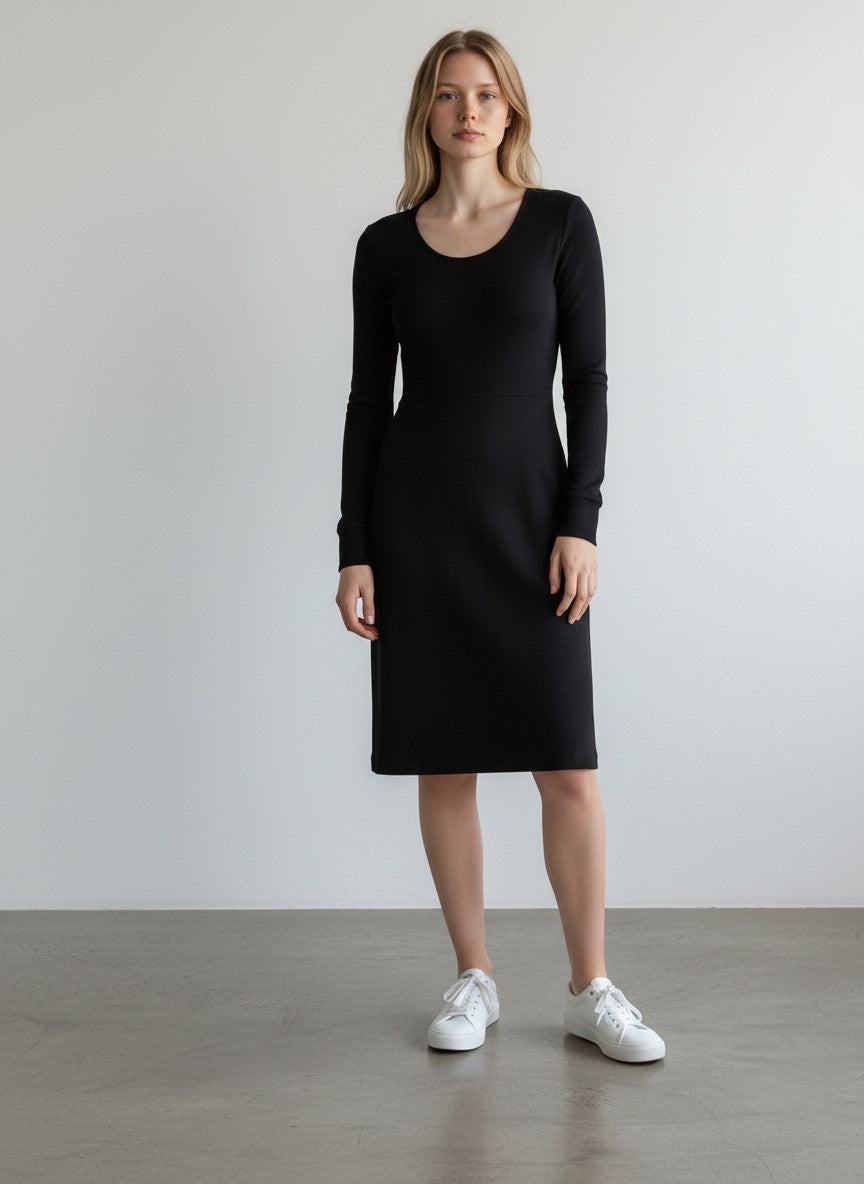 BERLIN VINTAGE CORNER black long sleeve knit midi dress with scoop neckline and relaxed fit.