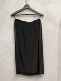 BERLIN VINTAGE CORNER black midi skirt with satin side panels and button closure, flowing fabric.
