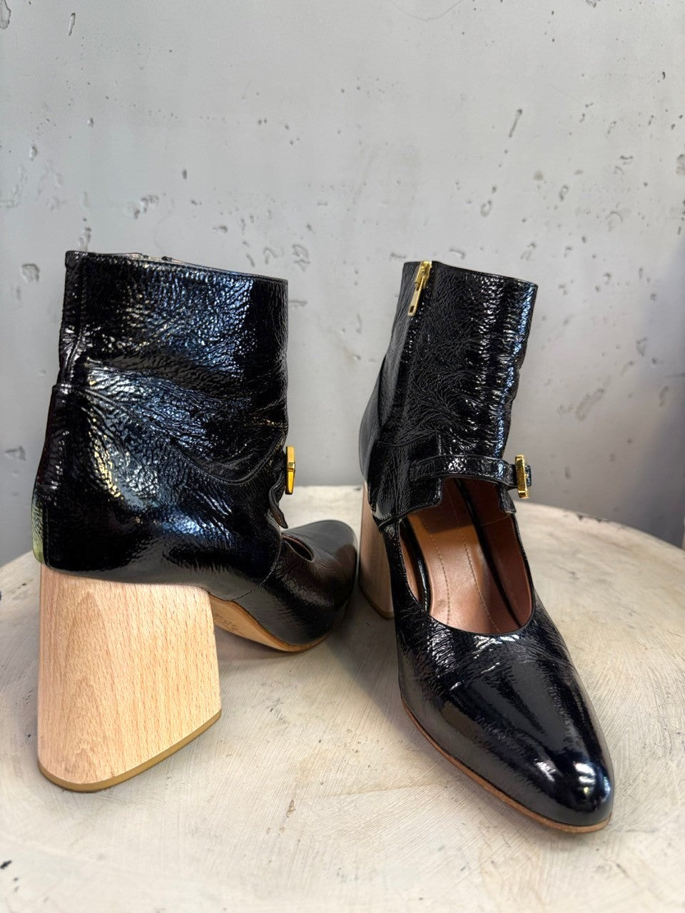 BERLIN VINTAGE CORNER black patent leather ankle boots with wooden block heel, pointed toe, and ankle strap.