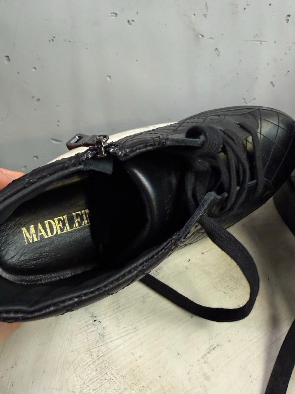 BERLIN VINTAGE CORNER black quilted high-top sneakers with side zipper and lace-up closure.