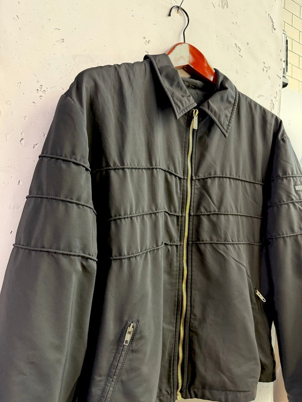 BERLIN VINTAGE CORNER black quilted detail zip up jacket with gold zipper and zippered pockets.