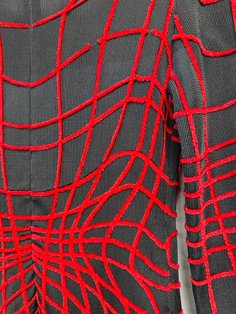BERLIN VINTAGE CORNER black knit midi dress with red geometric grid pattern and V-neckline.