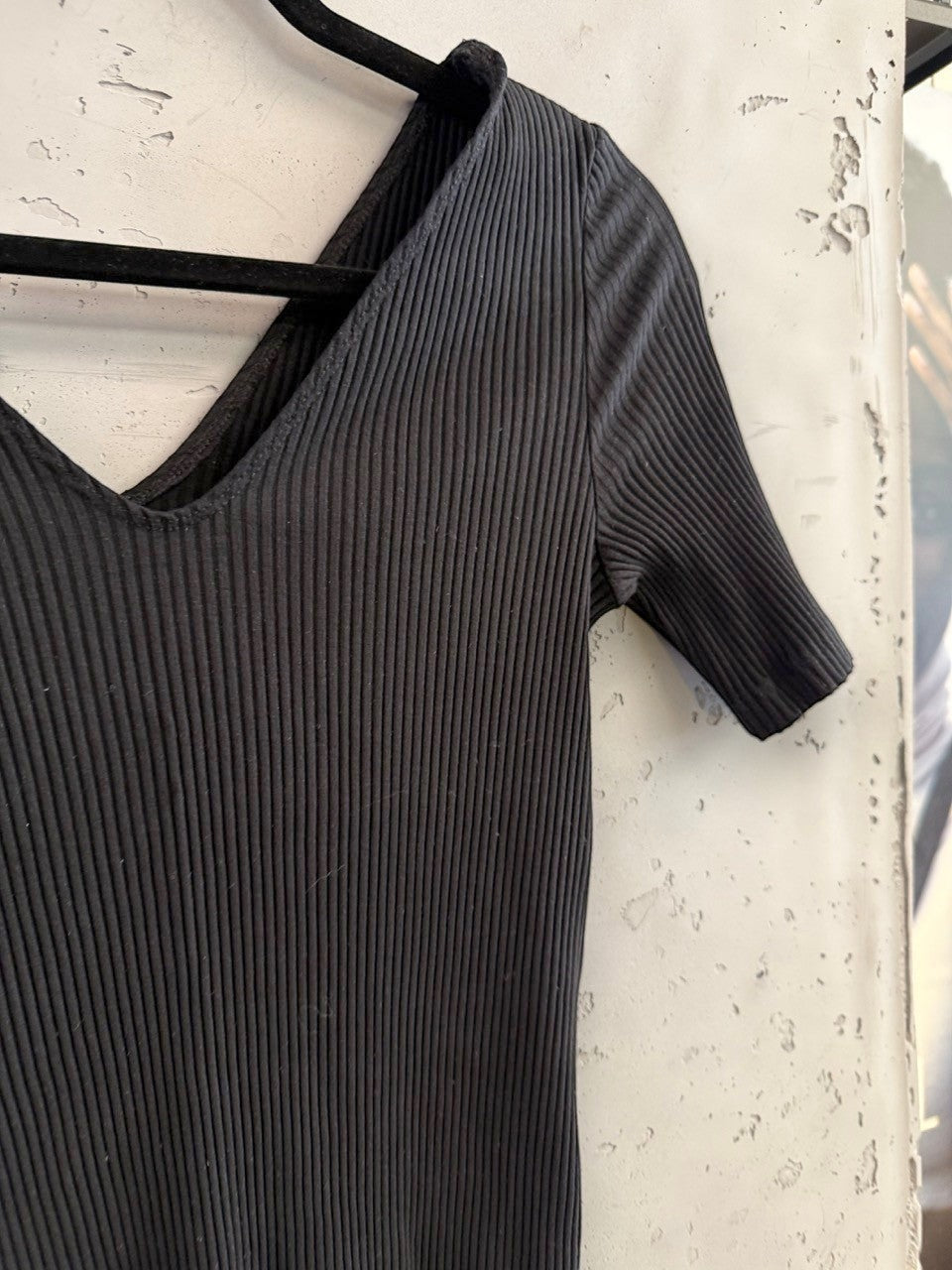 BERLIN VINTAGE CORNER black ribbed V-neck short sleeve knit top with a flattering fit.