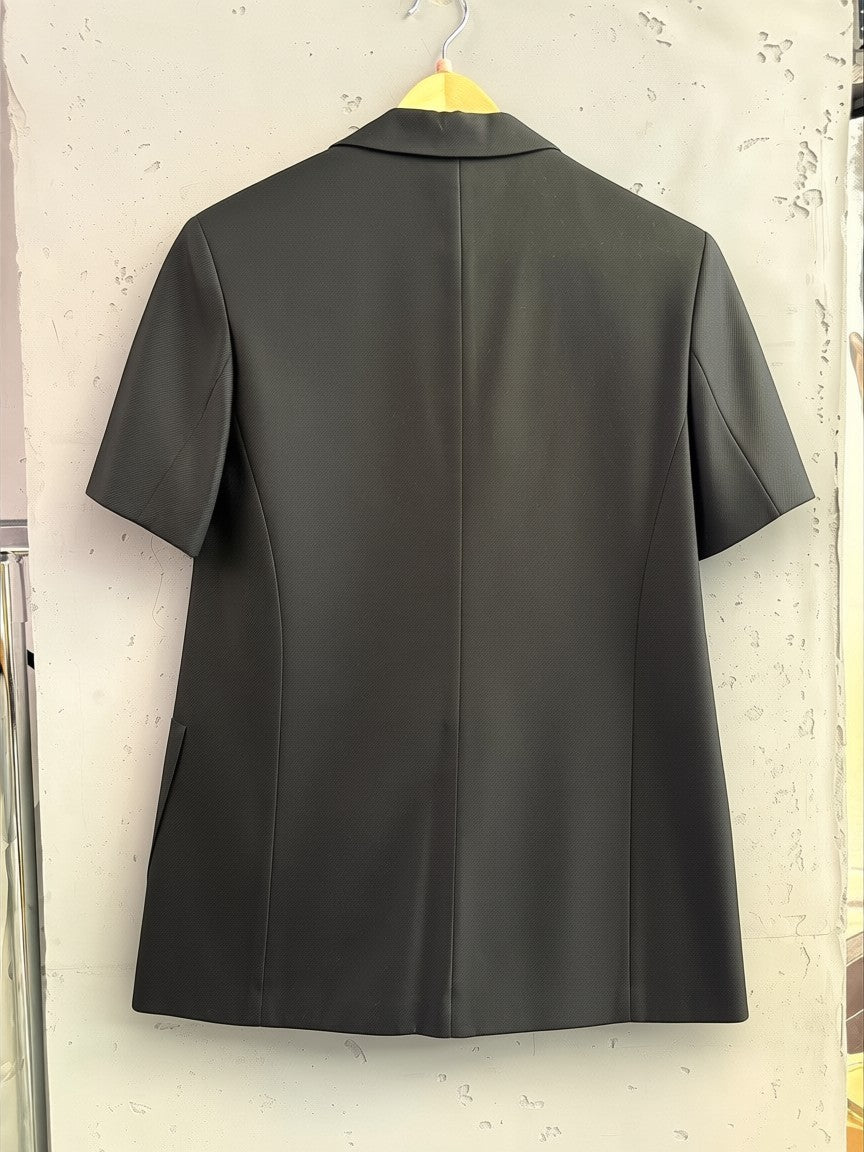 BERLIN VINTAGE CORNER black cotton blend short sleeve blazer with lapel and single button closure.