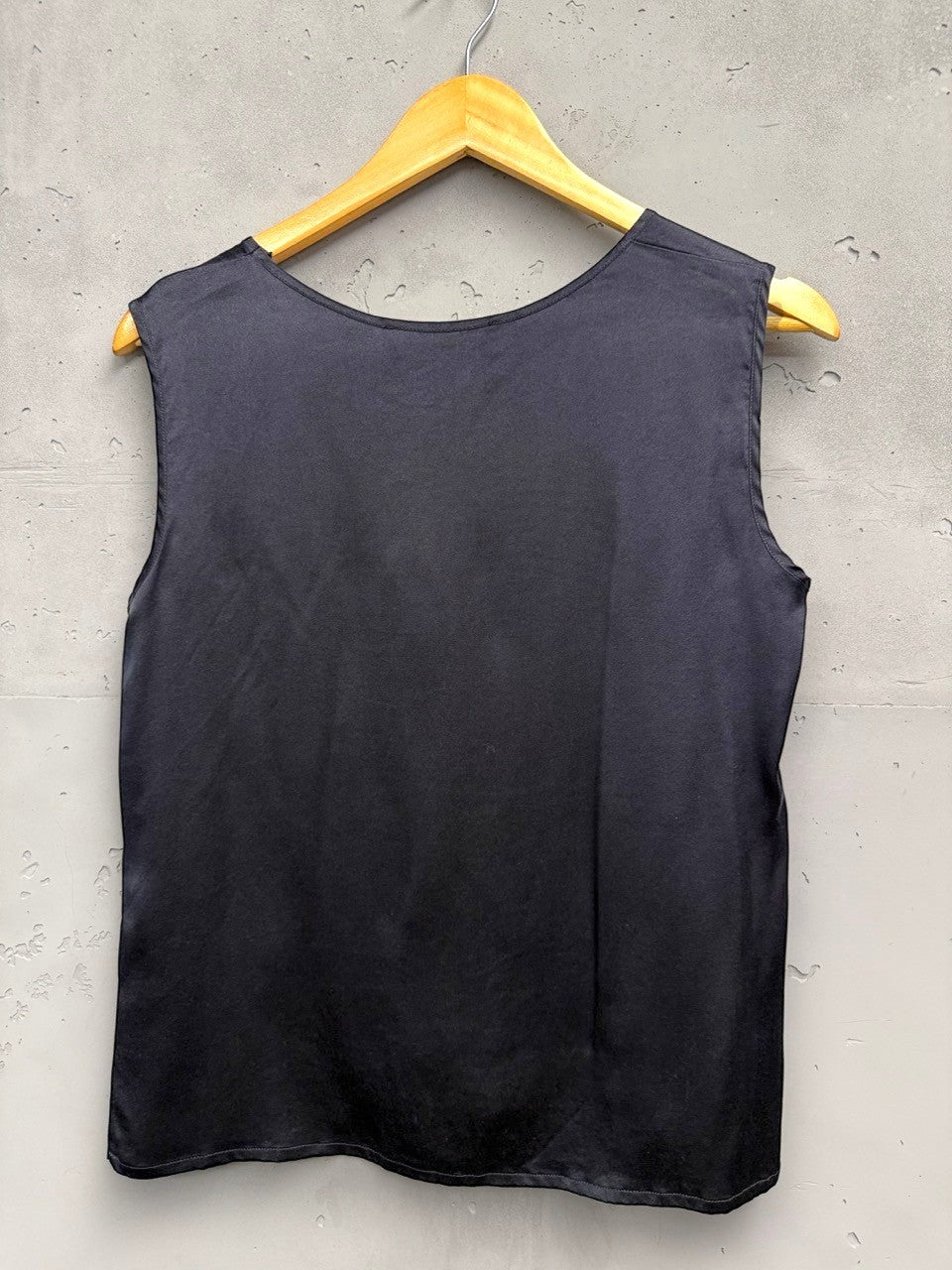BERLIN VINTAGE CORNER black 100% silk sleeveless scoop neck tank top with a subtle sheen.