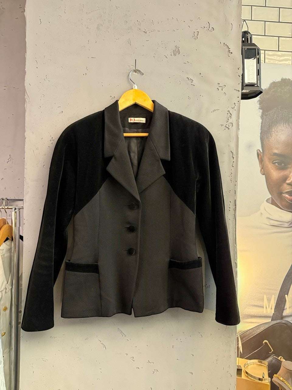 BERLIN VINTAGE CORNER black textured blazer with velvet sleeves, lapels, and pocket trim. Notched lapel, three-button closure.