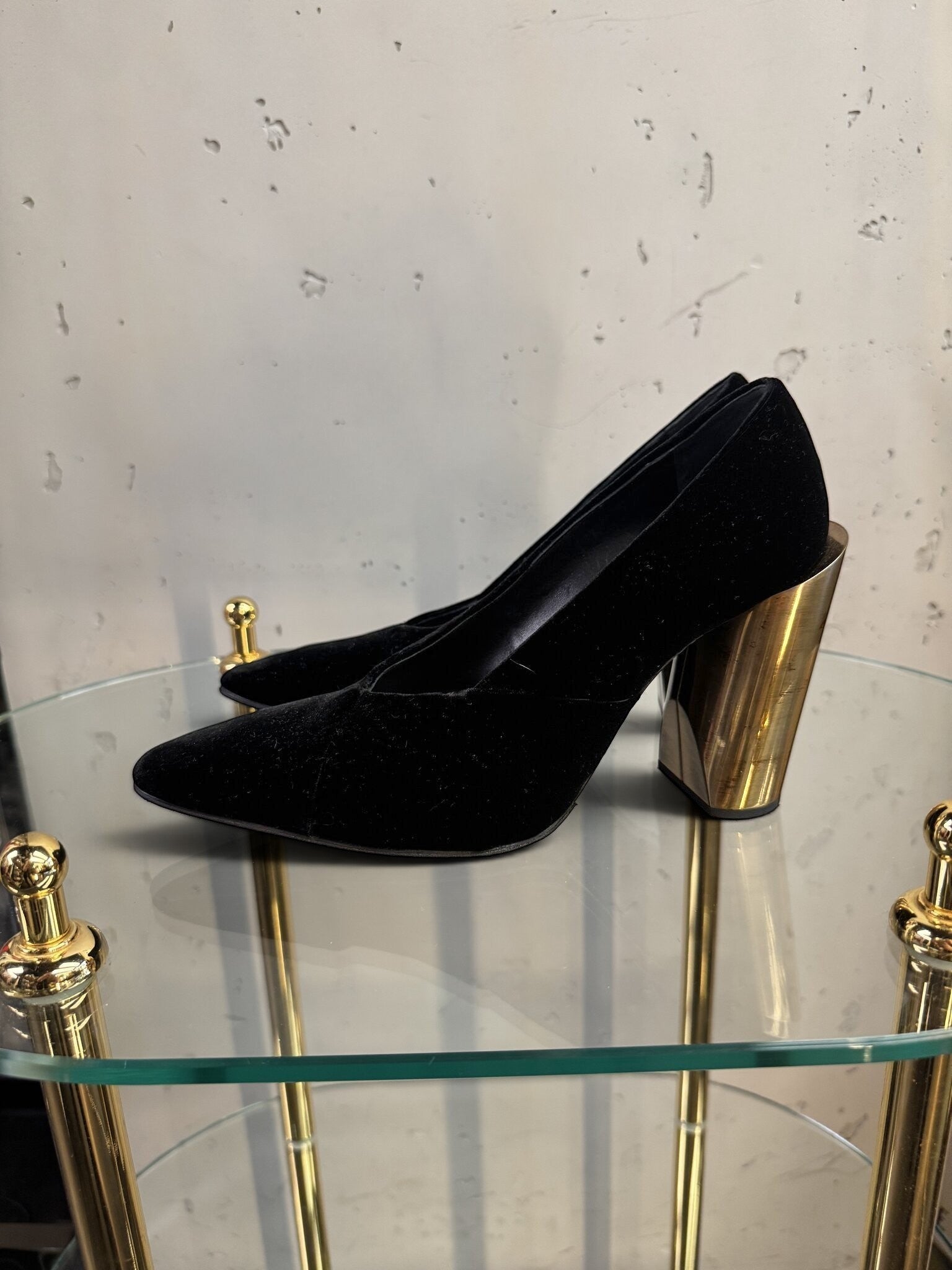 BERLIN VINTAGE CORNER Jil Sander black velvet pointed-toe pumps with a sculptural metallic gold block heel.