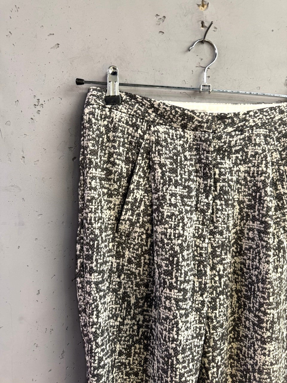 BERLIN VINTAGE CORNER black and white textured tweed-like pattern trousers with pockets