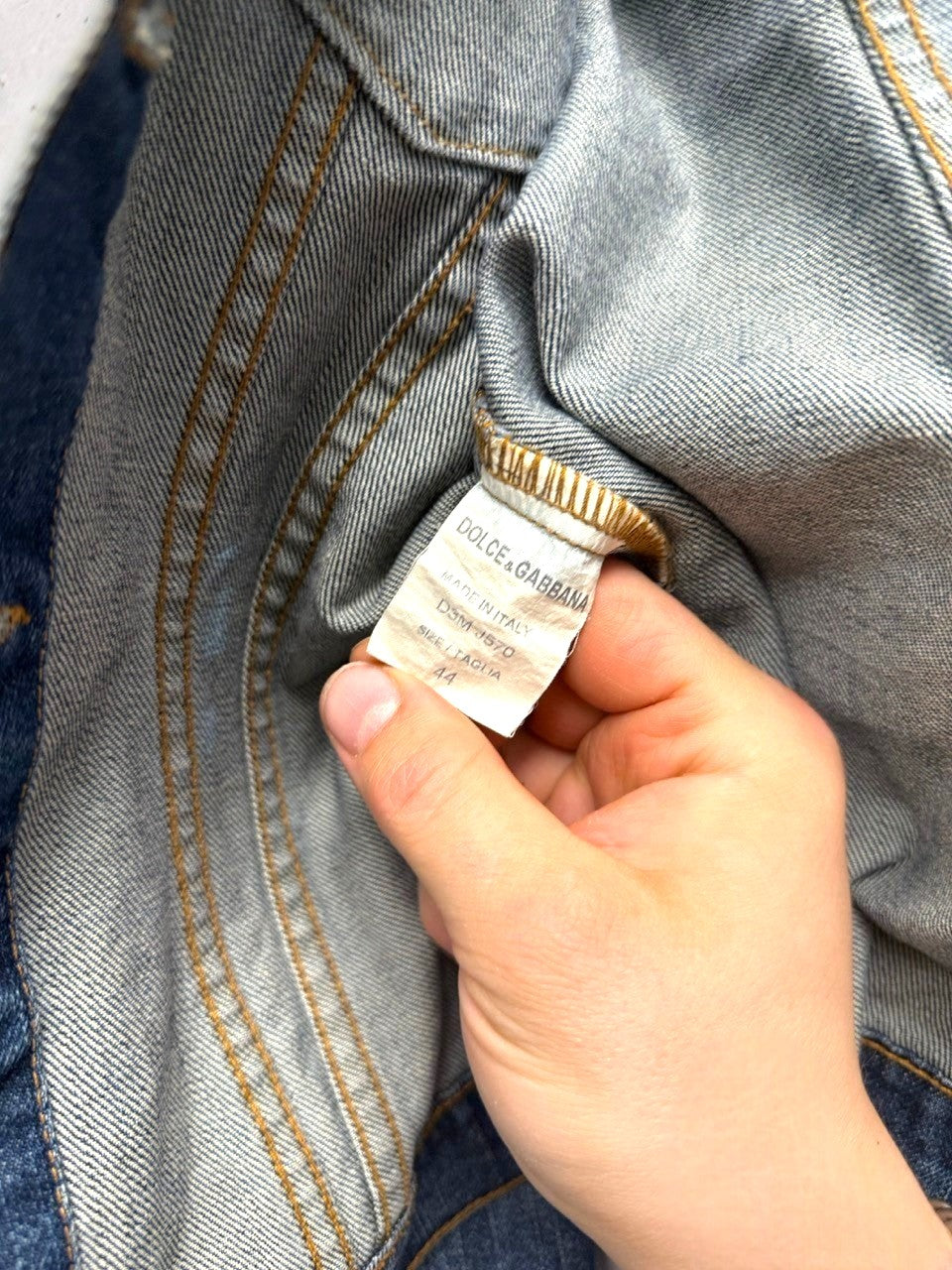 BERLIN VINTAGE CORNER classic blue denim jacket with button-up front and chest pockets. Made in Italy.