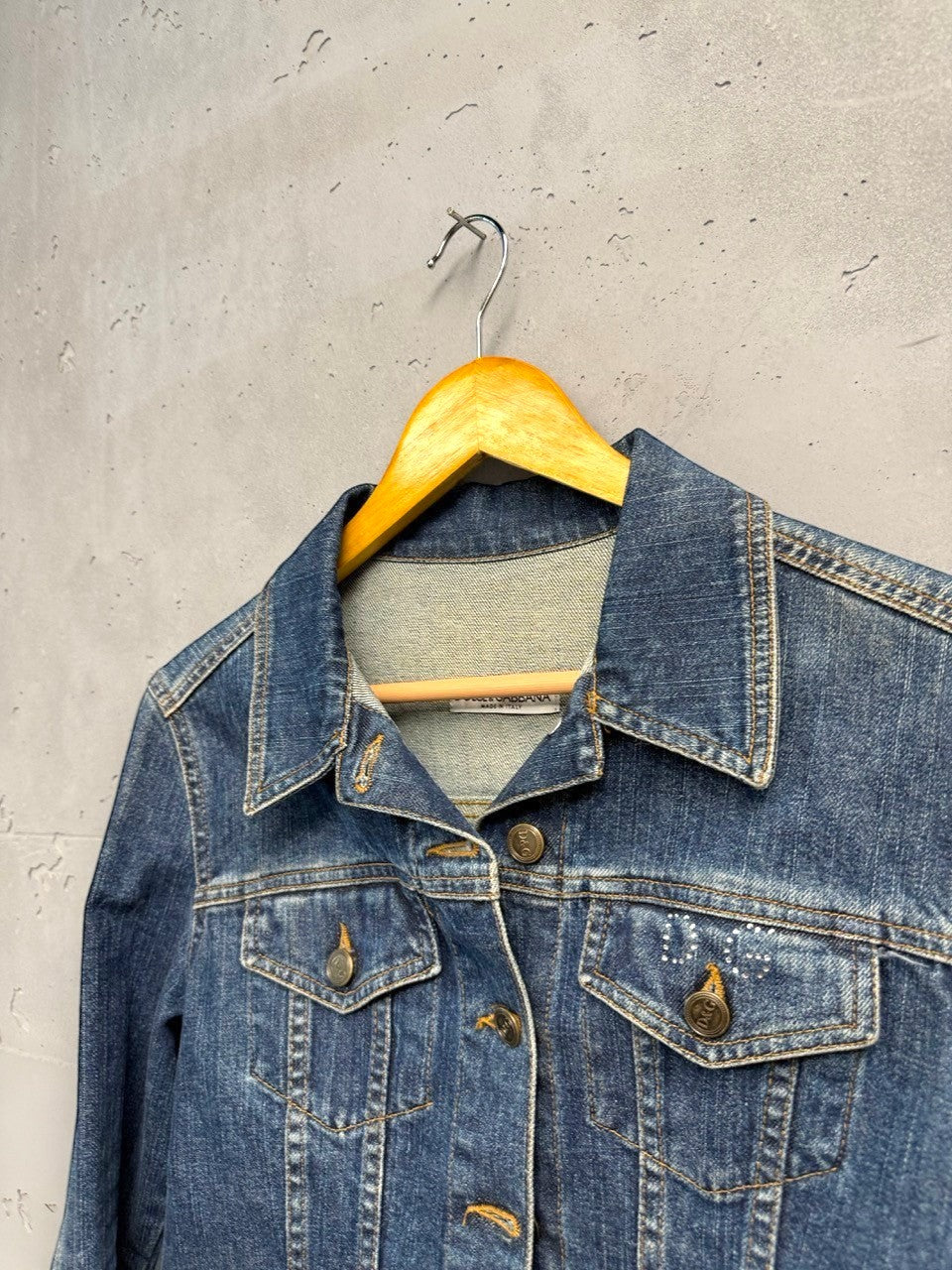 BERLIN VINTAGE CORNER classic blue denim jacket with button-up front, collar, chest pockets, and subtle rhinestone embellishments.