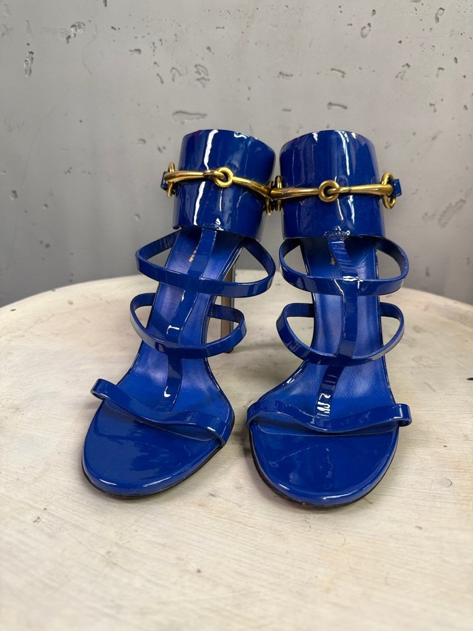 BERLIN VINTAGE CORNER blue patent leather Gucci high heel sandals with gold horsebit hardware and ankle cuff
