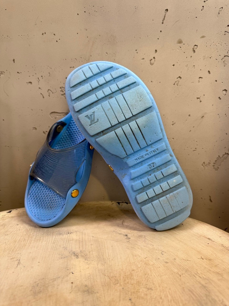 BERLIN VINTAGE CORNER blue Louis Vuitton slides with translucent strap and gold-tone hardware.