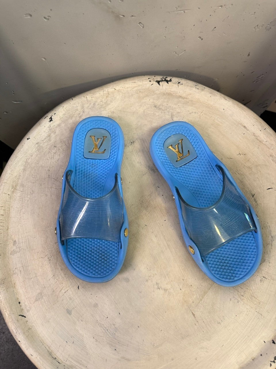 BERLIN VINTAGE CORNER blue slides with clear translucent strap and gold-tone hardware. Contoured footbed for comfort.